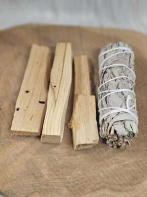 Witte salie smudge stick en palo santo