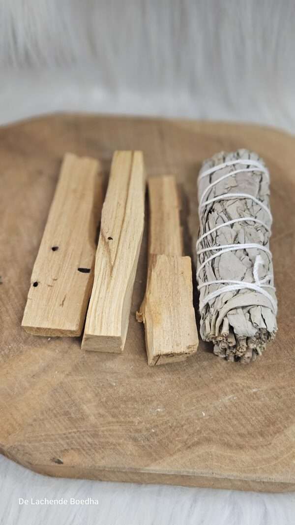 Witte salie smudge stick en palo santo