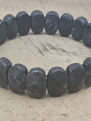 Arfvedsoniet armband