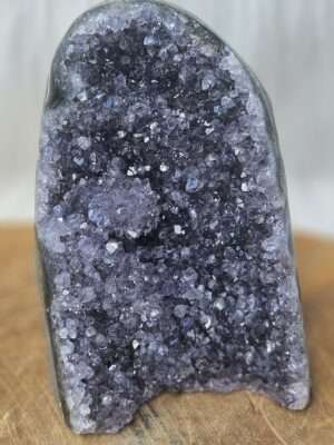 Amethist Uruguay cut base