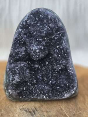 Amethist Uruguay cut base