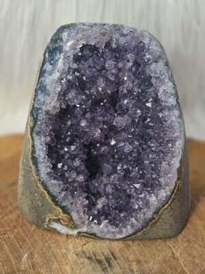 Amethist Uruguay cut base