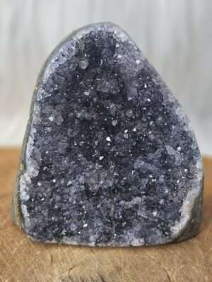 Amethist Uruguay cut base