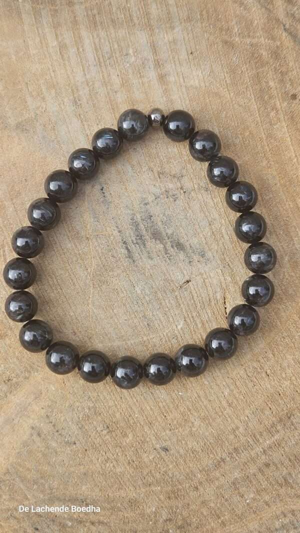 Arfvedsoniet armband