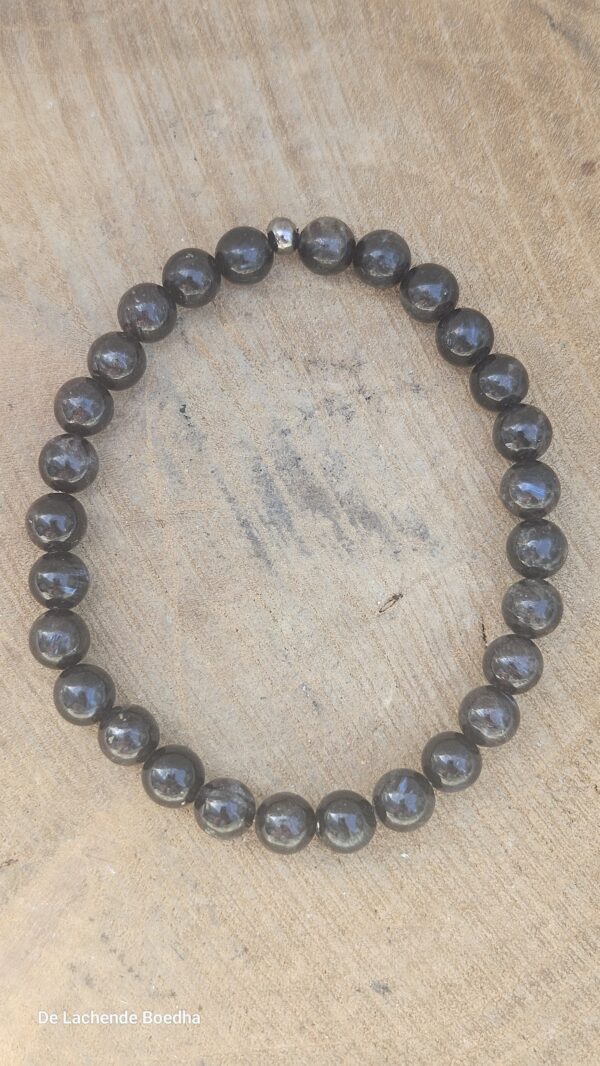 Arfvedsoniet armband