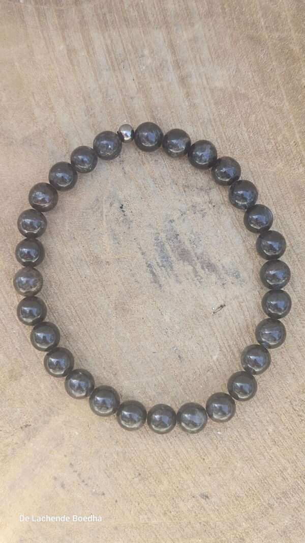 Arfvedsoniet armband