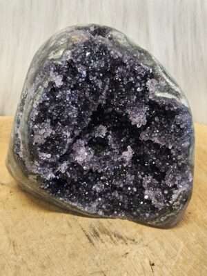 Amethist Uruguay cut base