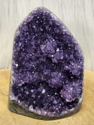 Amethist Uruguay cut base