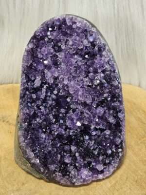 Amethist Uruguay cut base