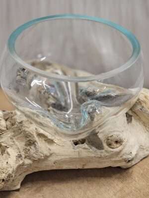 Drijfhout met enkele vaas