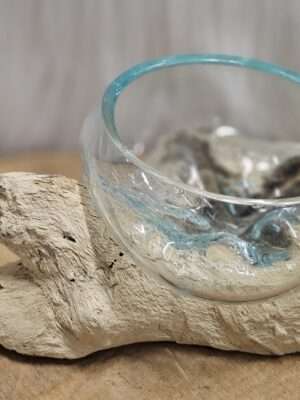 Drijfhout met enkele vaas