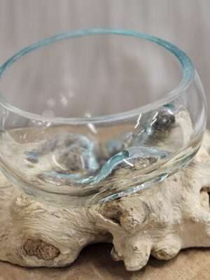 Drijfhout met enkele vaas