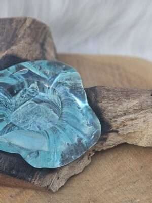 Drijfhout met enkele waxine