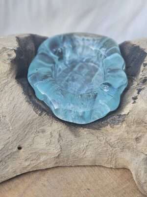 Drijfhout met enkele waxine